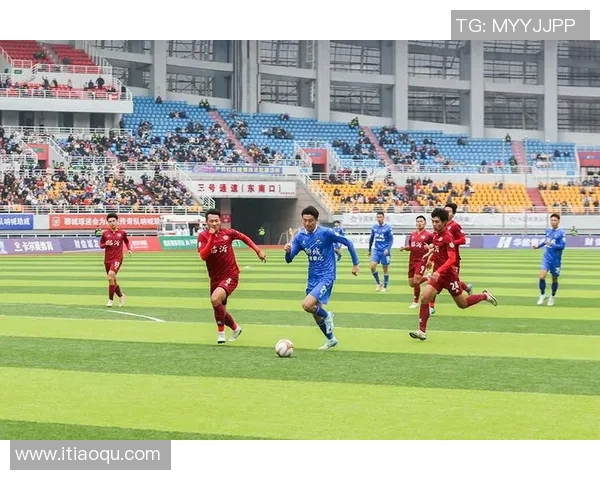 足球场上的英雄与激情球迷共舞共赢的传奇瞬间